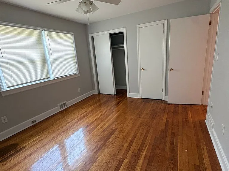 3224 Robinhood Rd — Photo 9