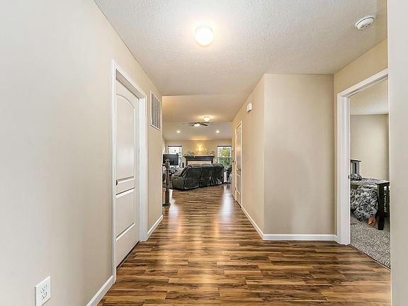 4th image of 615 Altona Dr