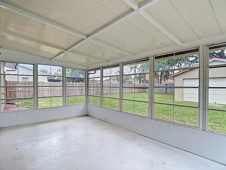 3255 Amherst Ave — Photo 40