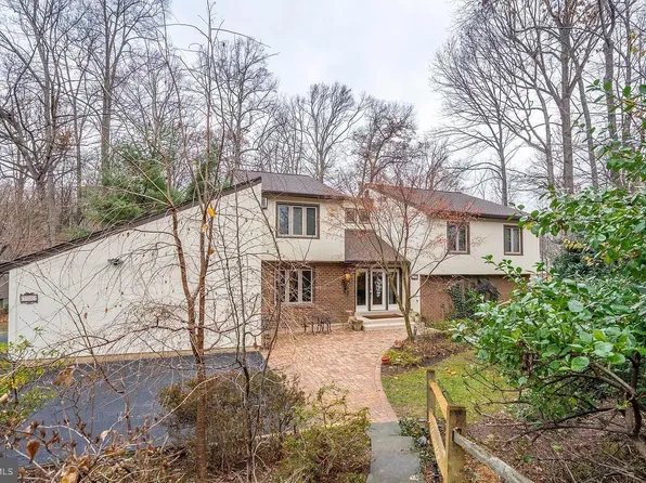 11696 Fox Glen Dr, Oakton, VA 22124
