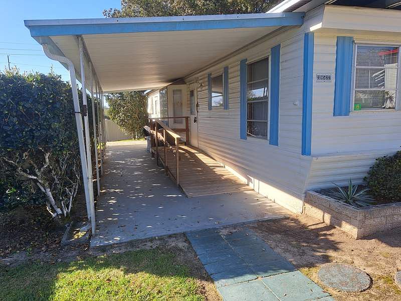 1st image of 39522 Rosebush Ln