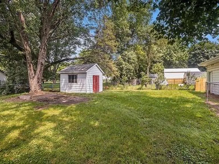 1679 Rosedale Ave — Photo 19