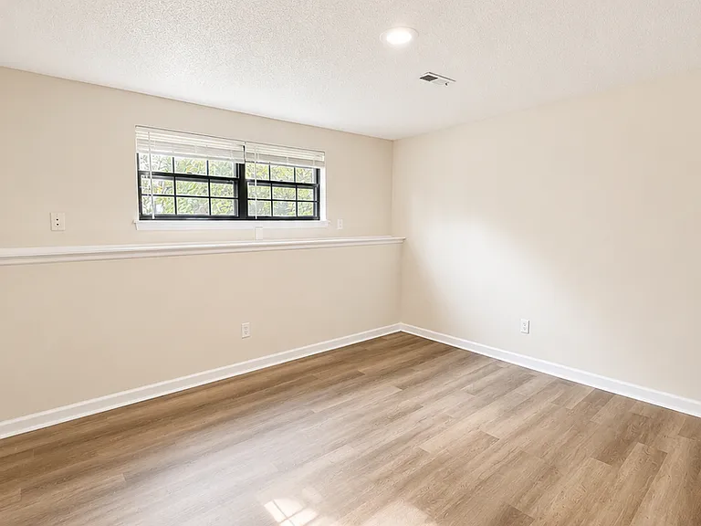 324 NE Cedar Ct — Photo 17