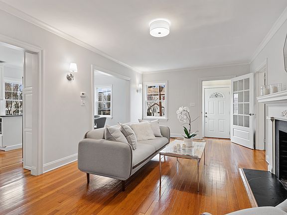 3rd image of 20 Cambridge Ct