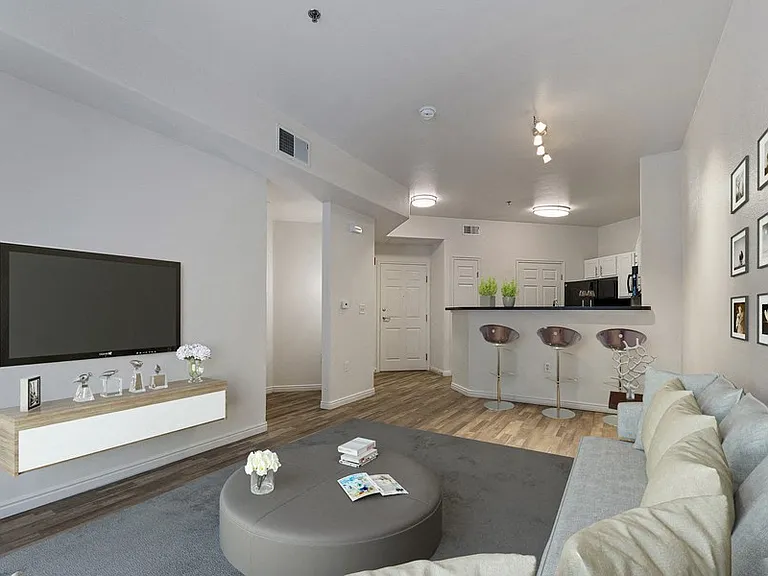 Altitude on Fifth — Photo 26