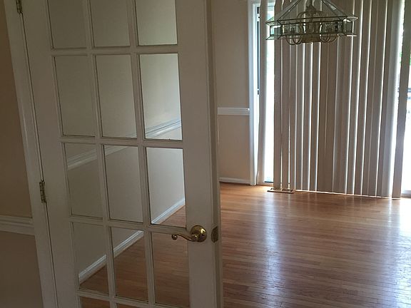 3rd image of 103 Berkshire Cir