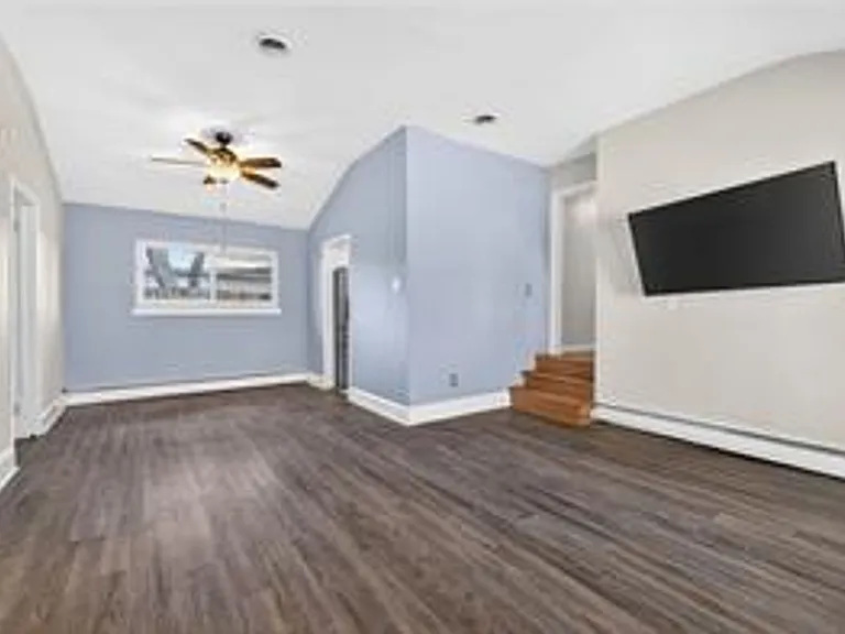 803 Townsend Ct — Photo 3
