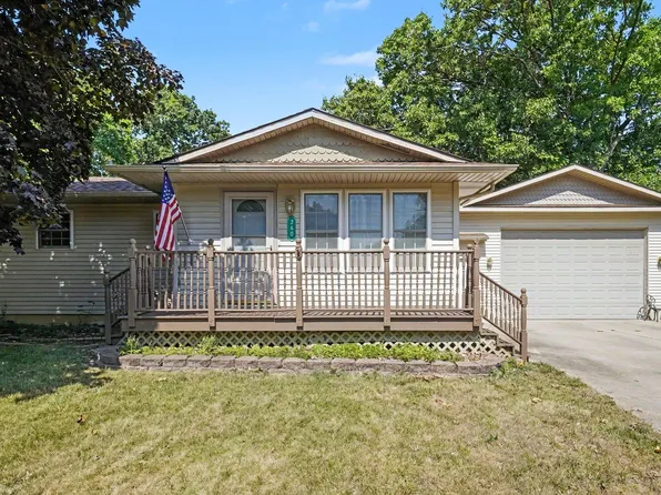 360 Park Ln, Linden, MI 48451
