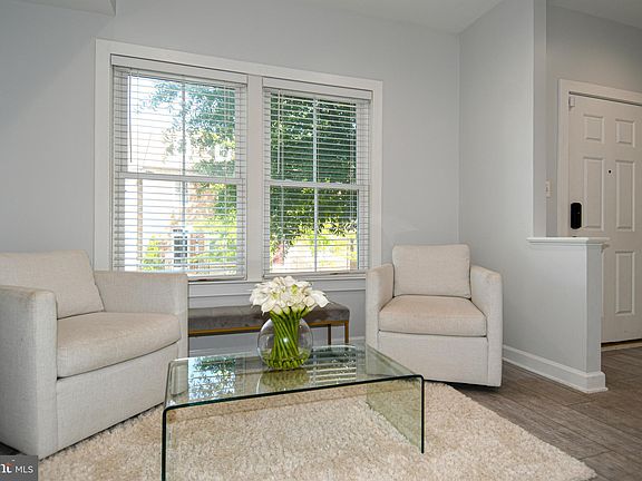 5th image of 319 Parkview Ave