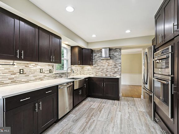 5th image of 11910 Holly Spring Dr