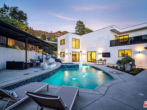 4th image of 3255 Canyon Dr
