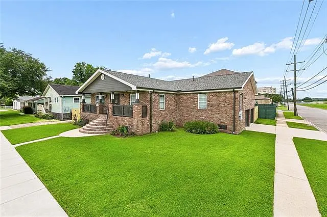 3 bed, 2.0 bath, 1875 sqft, $2,400 — Photo 2