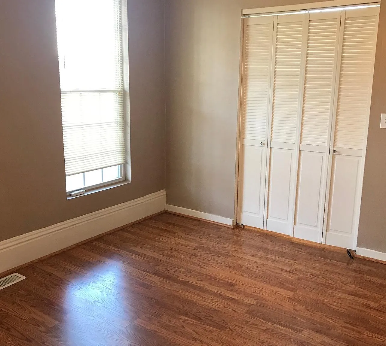 1140 Buffalo St — Photo 4