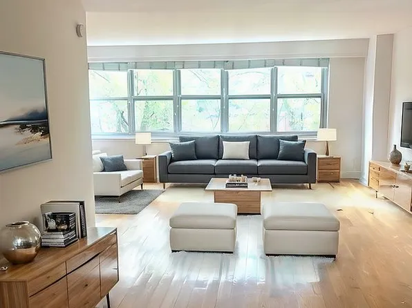 135 Ocean Pkwy APT 2J, Brooklyn, NY 11218