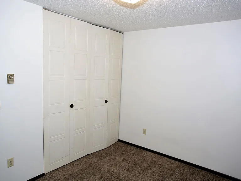 2400 S 17th St #2500 — Photo 7