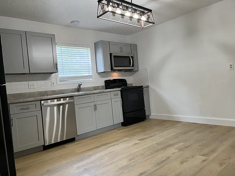 Crestwood Apartments — Photo 71