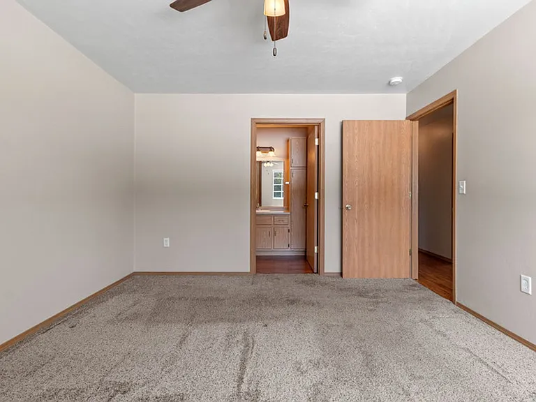 Charlotte Court Apartments — Photo 26