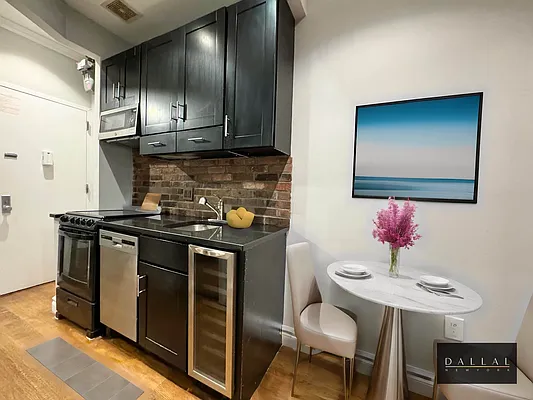 Rented by DALLAL | media 9