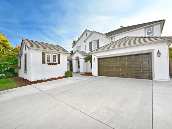 4793 N Emerald Peak Dr, Clovis, CA 93619