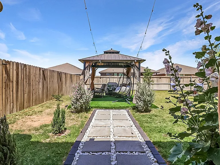 6402 Oracle Dr — Photo 21