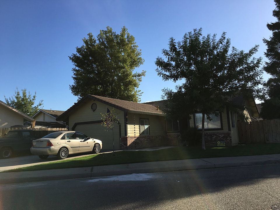 2nd image of 406 Pamona St