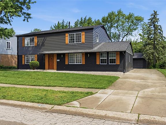 3rd image of 6515 Menlo Way