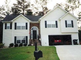 805 Lewis Ridge Cir, Lawrenceville, GA 30045