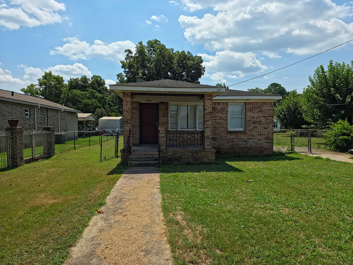 Comfortable & Spacious 3-Bedroom Home Ready for You! — Photo 3