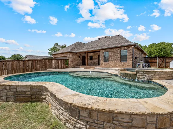 1202 Thomas Ln, Graham, TX 76450