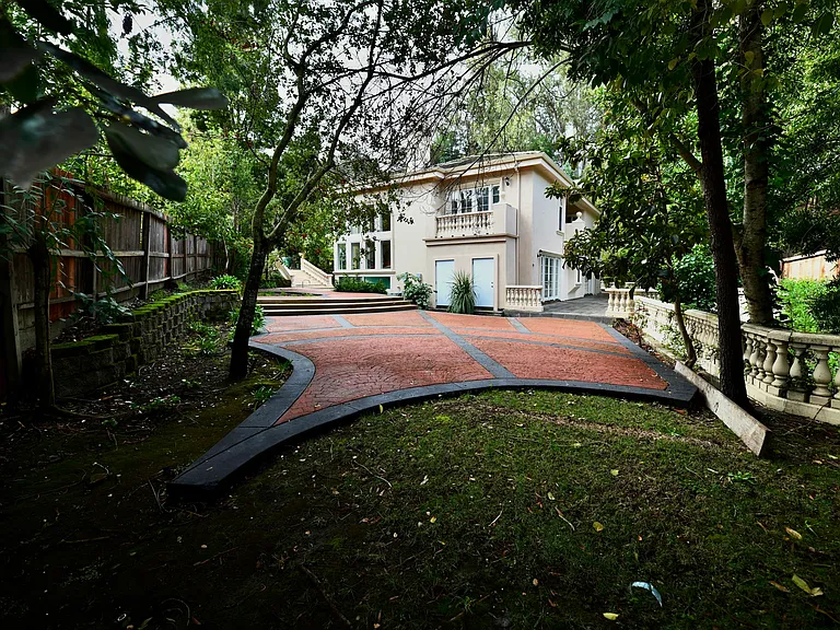 906 Glen Way — Photo 30