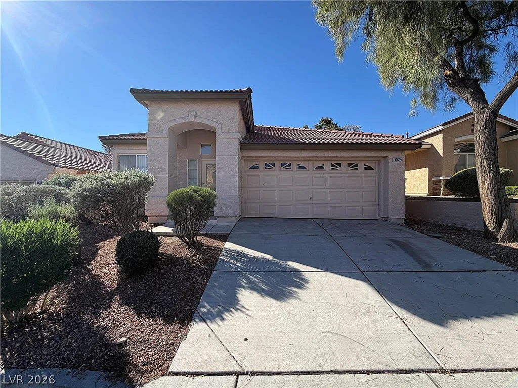 3 bed, 2.0 bath, 1622 sqft, $2,100 — Photo 1
