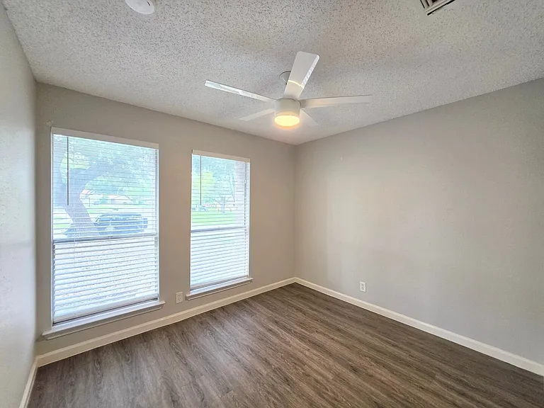 11643 Creston St — Photo 29