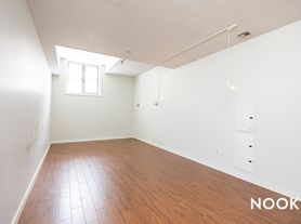 100 Dupont St