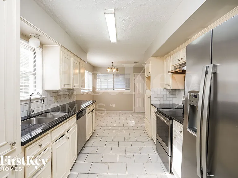 4909 Green Willow Ln — Photo 10