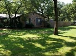 106 Hillside Dr W, Burleson, TX 76028