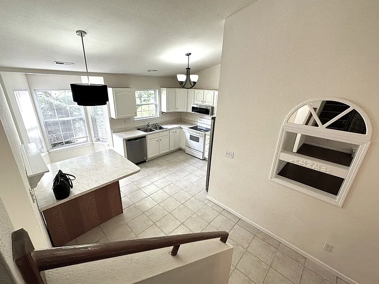 4413 Sussex Dr — Photo 6