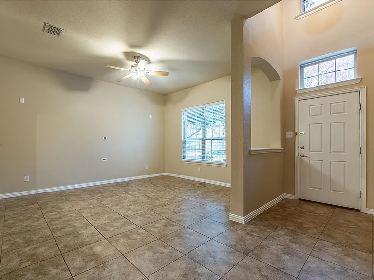 8704 Iron Horse Dr — Photo 3