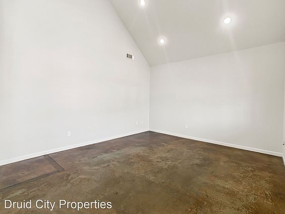 3rd image of 803 Parkview Dr #20