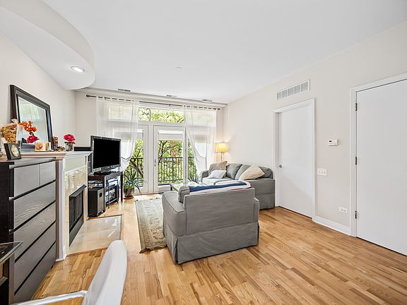 3rd image of 550 W Fulton St APT 307