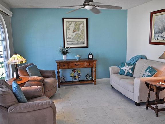 05-Entry:living room