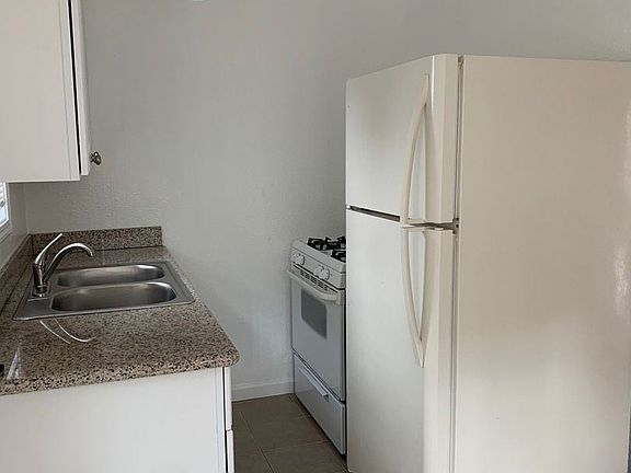 3rd image of 126 Pine St Unit 3