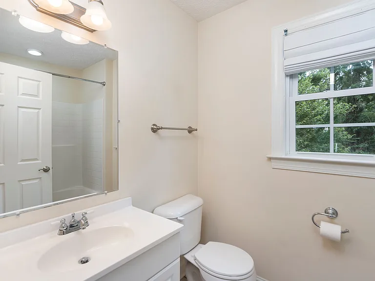 205 College Cir — Photo 15