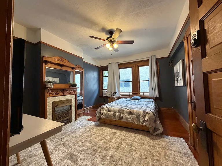 826 S Burlington Ave #11 — Photo 5
