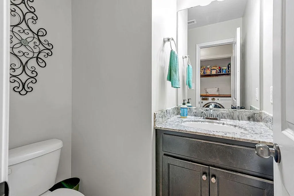4 bed, 2.5 bath, 1839 sqft, $2,200 — Photo 4