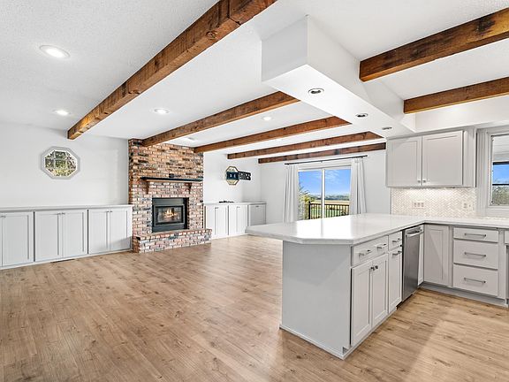 5th image of 1556 Crestview Dr