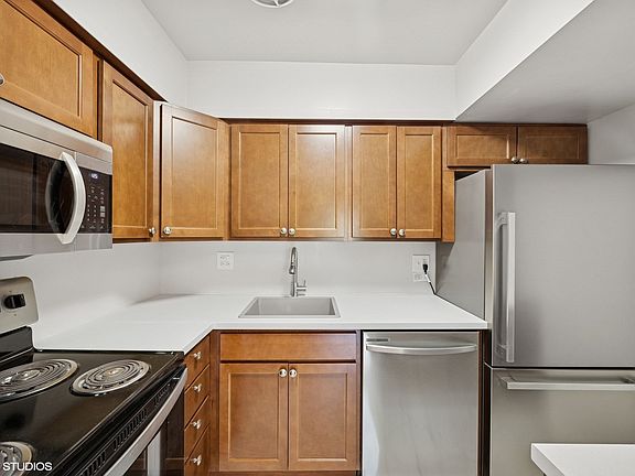 5th image of 405 Wesley Ave APT 6