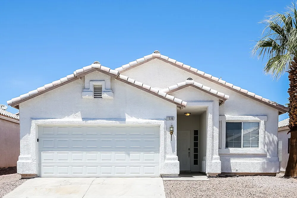 3 bed, 2.0 bath, 1298 sqft, $2,080 — Photo 1