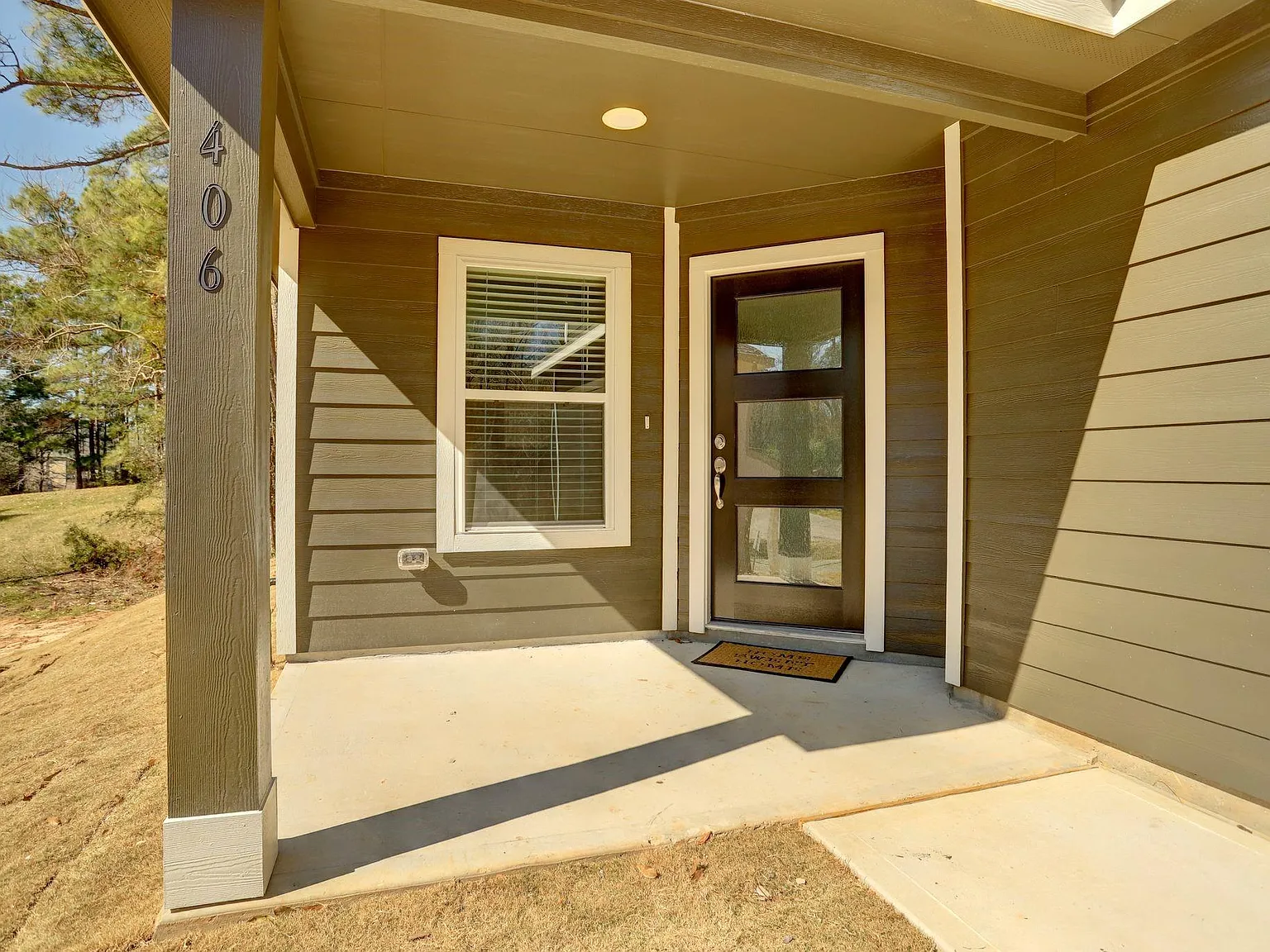 4 bed, 2.5 bath, 1600 sqft, $1,800 — Photo 3