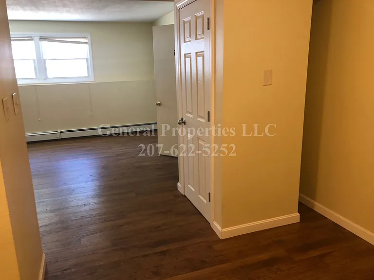 592 Riverside Dr — Photo 14