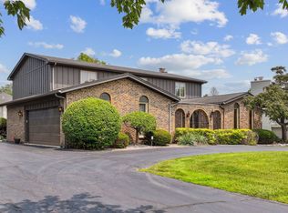 2S661 Avenue Latour, Oak Brook, IL 60523